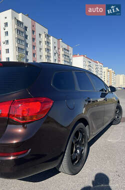 Универсал Opel Astra 2011 в 