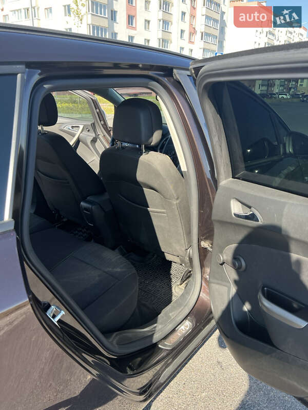 Универсал Opel Astra 2011 в Виннице