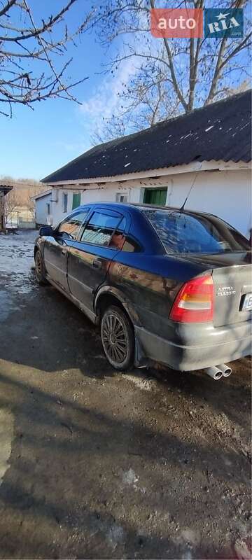 Седан Opel Astra 2006 в Чемеровцах
