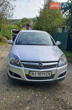 Хэтчбек Opel Astra 2012 в Обухове