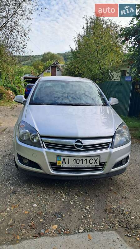 Хэтчбек Opel Astra 2012 в 
