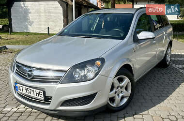 Універсал Opel Astra 2010 в Івано-Франківську