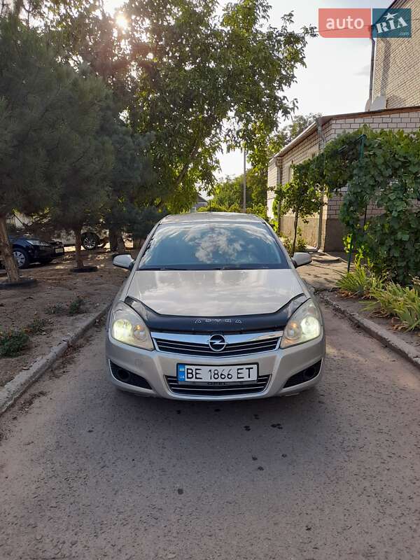 Хэтчбек Opel Astra 2007 в Вознесенске