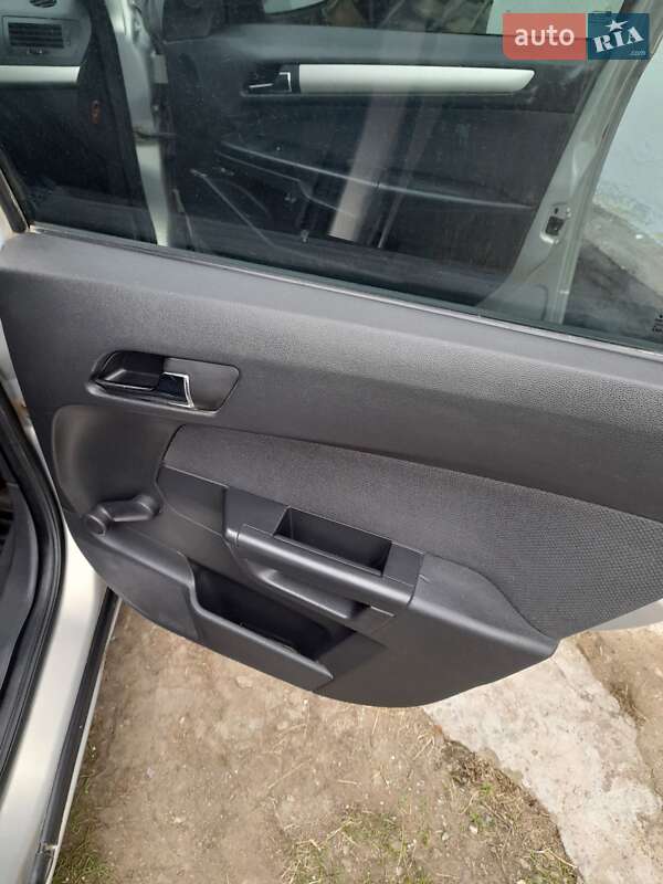 Хэтчбек Opel Astra 2007 в Вознесенске
