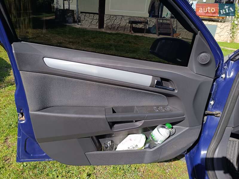 Универсал Opel Astra 2005 в Долине
