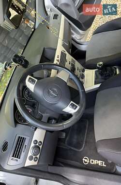 Универсал Opel Astra 2007 в 