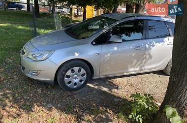 Универсал Opel Astra 2012 в 