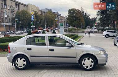 Хэтчбек Opel Astra 2002 в 