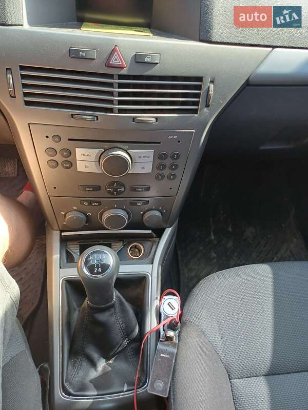 Универсал Opel Astra 2005 в Гайсине