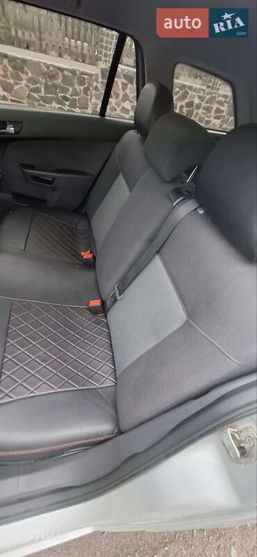 Универсал Opel Astra 2008 в Ровно