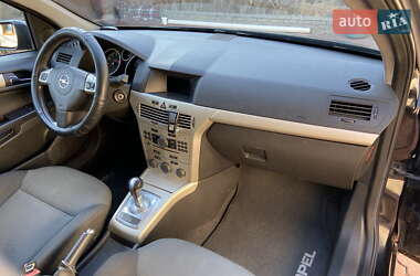 Хэтчбек Opel Astra 2007 в 