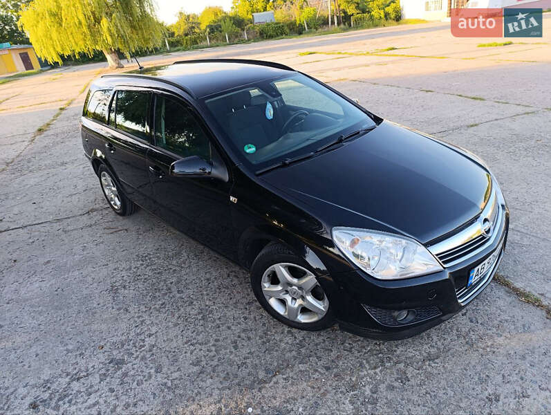 Универсал Opel Astra 2008 в Тростянце