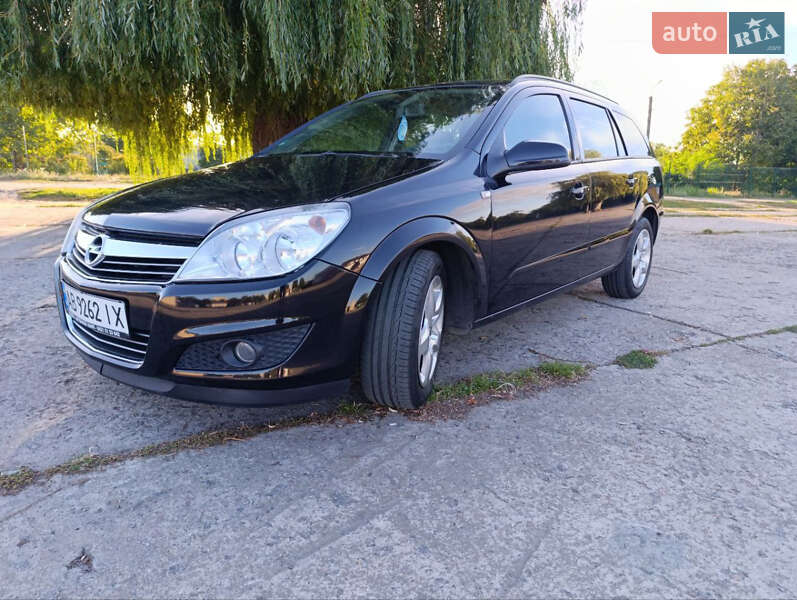 Универсал Opel Astra 2008 в Тростянце