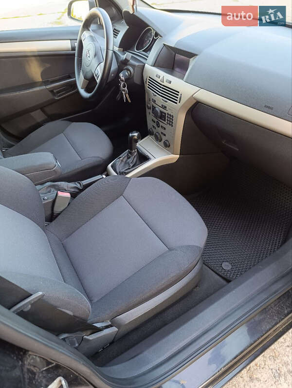 Универсал Opel Astra 2008 в Тростянце