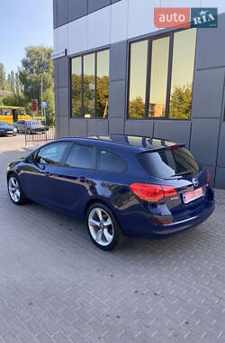 Универсал Opel Astra 2011 в 
