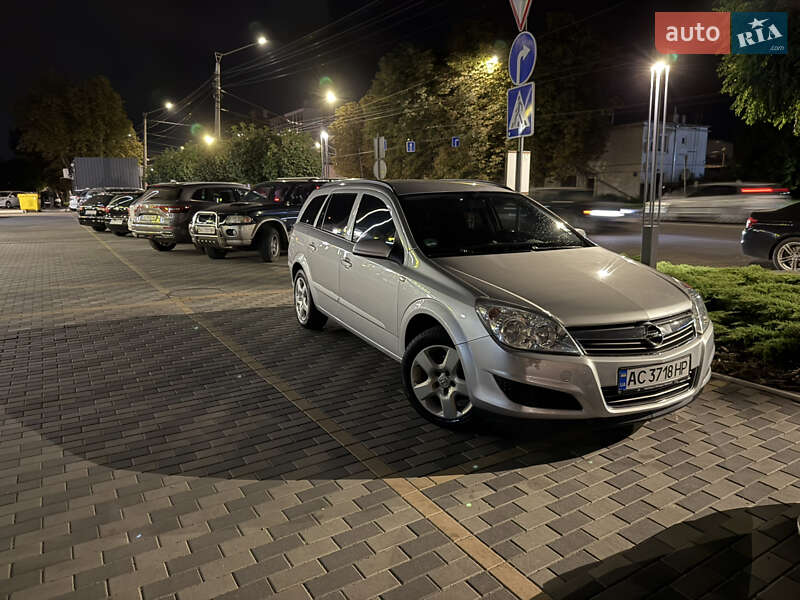 Универсал Opel Astra 2008 в Луцке