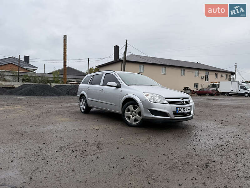 Универсал Opel Astra 2008 в Луцке