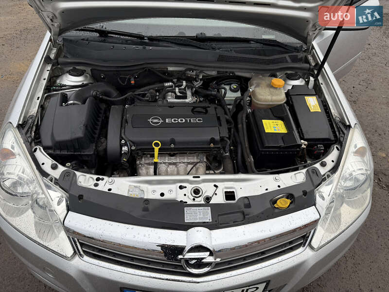 Универсал Opel Astra 2008 в Луцке