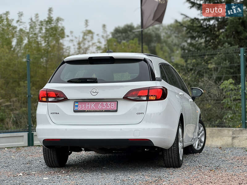 Универсал Opel Astra 2017 в Дрогобыче