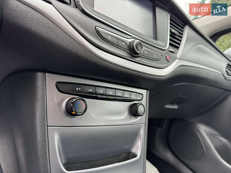 Универсал Opel Astra 2017 в Дрогобыче