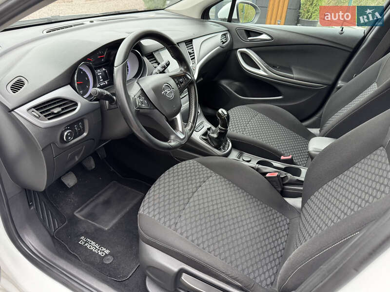 Универсал Opel Astra 2017 в Дрогобыче