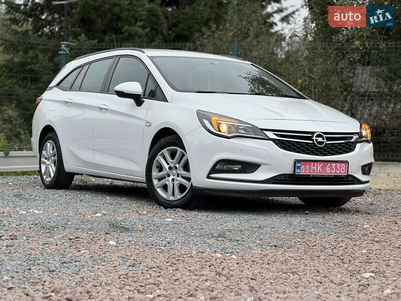 Универсал Opel Astra 2017 в Дрогобыче