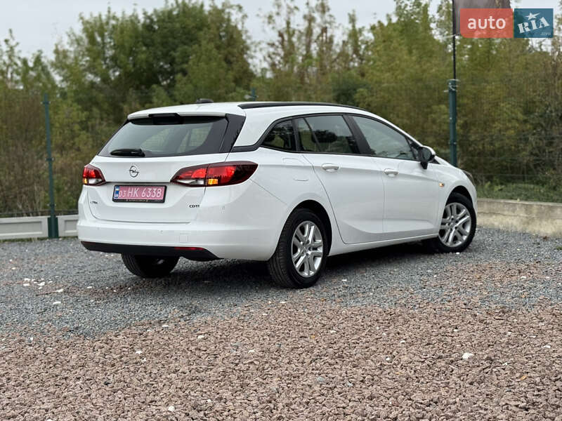 Универсал Opel Astra 2017 в Дрогобыче