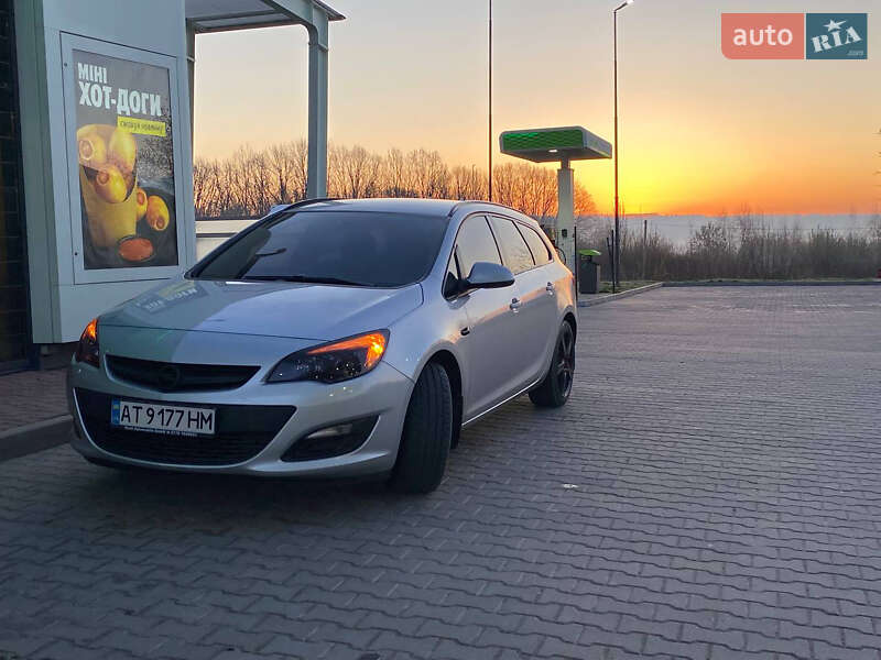 Универсал Opel Astra 2012 в Ивано-Франковске
