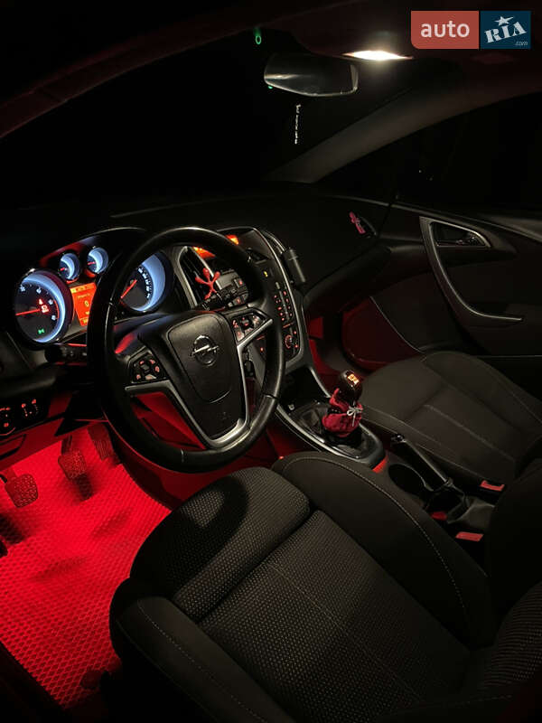 Универсал Opel Astra 2012 в Ивано-Франковске