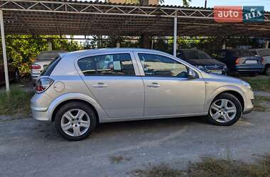 Хэтчбек Opel Astra 2009 в 