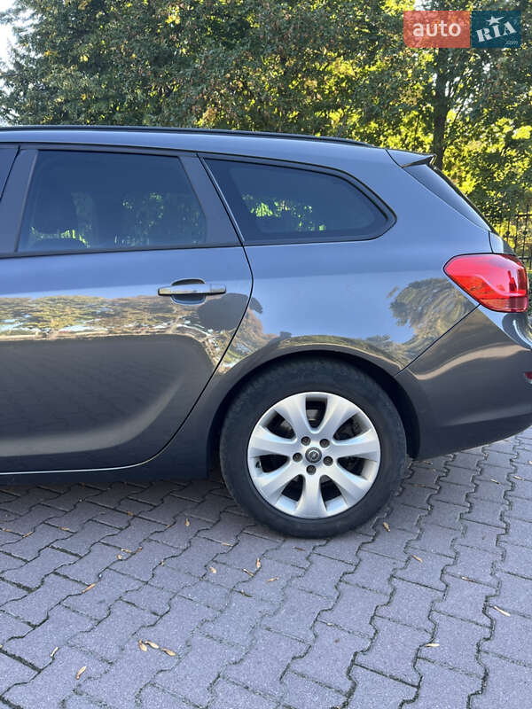 Універсал Opel Astra 2012 в Миргороді