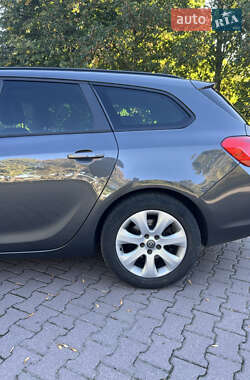 Универсал Opel Astra 2012 в 