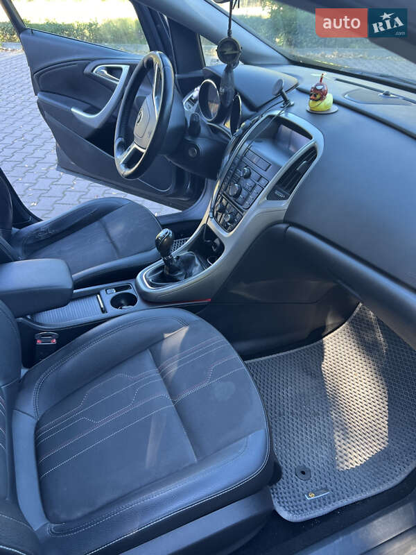 Універсал Opel Astra 2012 в Миргороді