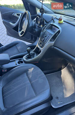 Универсал Opel Astra 2012 в 