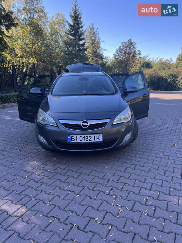 Універсал Opel Astra 2012 в Миргороді