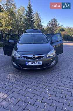 Универсал Opel Astra 2012 в 