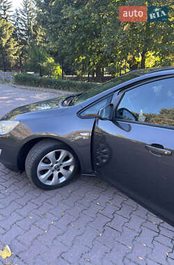 Универсал Opel Astra 2012 в 