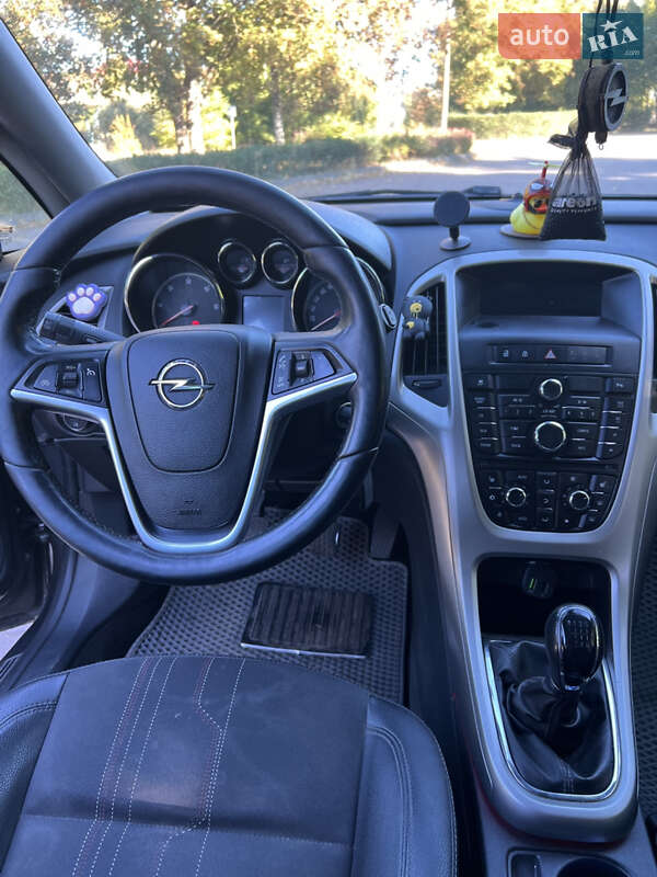 Універсал Opel Astra 2012 в Миргороді