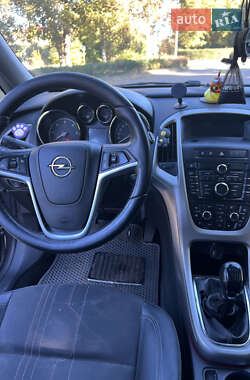 Универсал Opel Astra 2012 в 