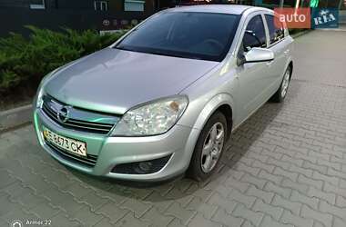 Хэтчбек Opel Astra 2008 в Киеве