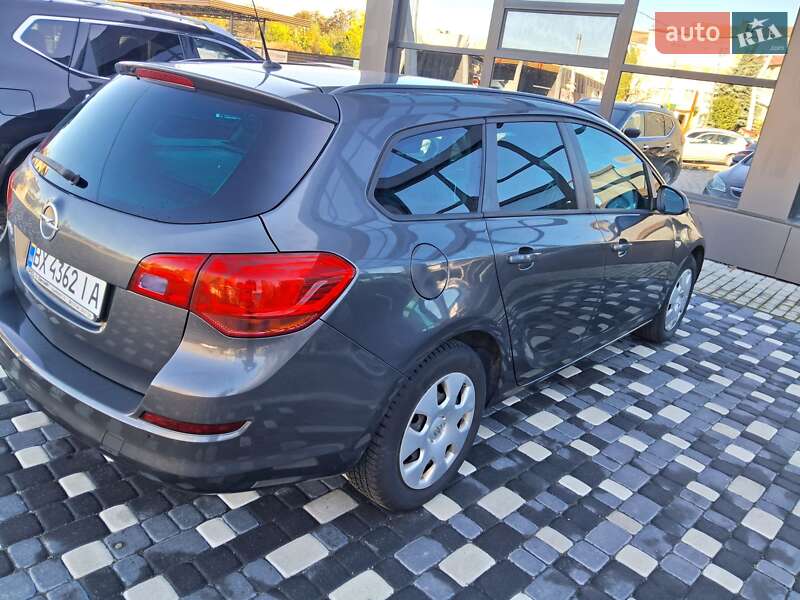 Универсал Opel Astra 2011 в Шепетовке