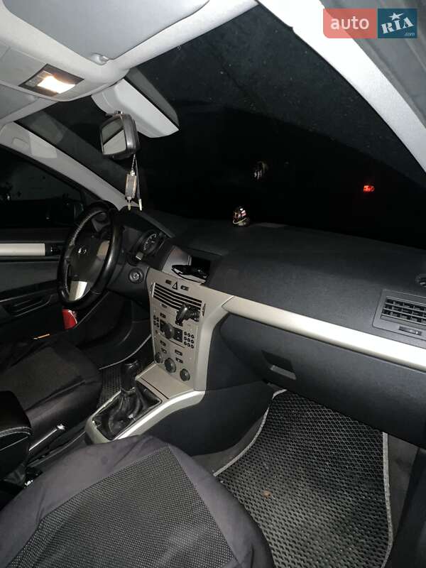 Универсал Opel Astra 2007 в Черновцах