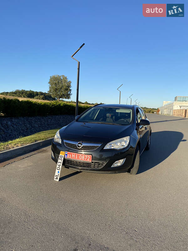 Универсал Opel Astra 2012 в 