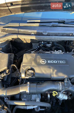 Универсал Opel Astra 2012 в 