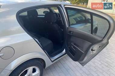 Хэтчбек Opel Astra 2006 в 