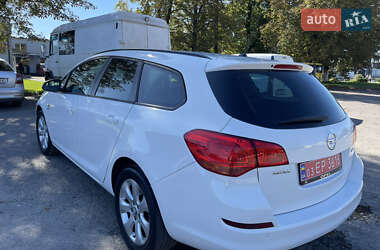 Универсал Opel Astra 2012 в 