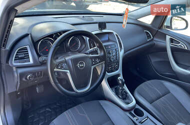 Универсал Opel Astra 2012 в 