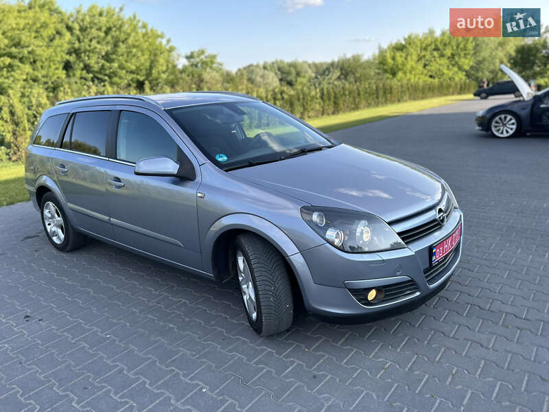 Универсал Opel Astra 2005 в Золочеве