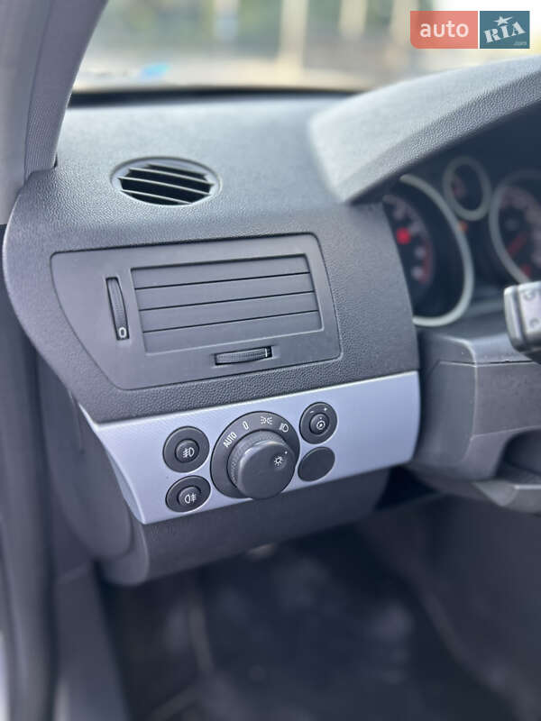 Универсал Opel Astra 2005 в Золочеве