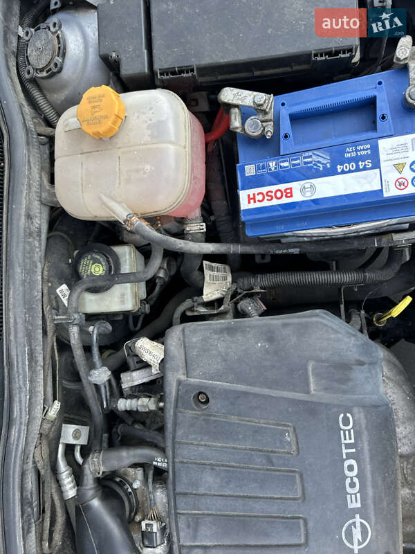 Универсал Opel Astra 2005 в Золочеве